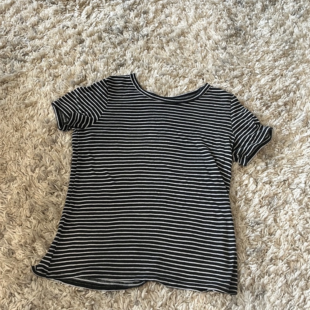 I am selling a worn, black and white, size small, American Eagle top